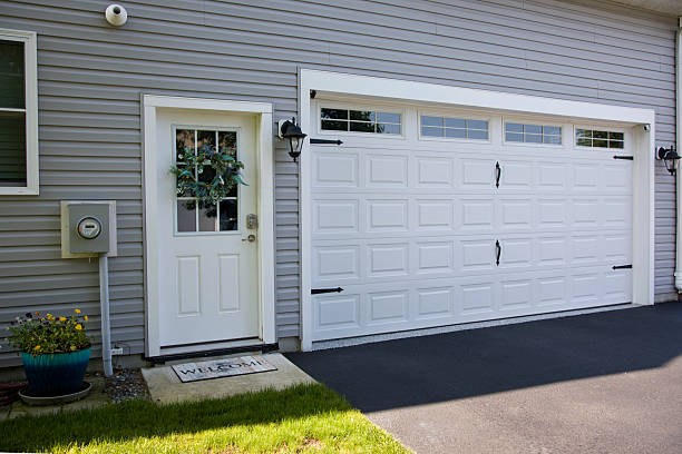 24/7 Emergency Garage Door Panel Replacement experts in New Athens, IL